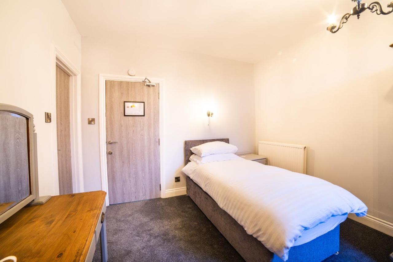 Churchill'S Hotel Wombwell Екстер'єр фото