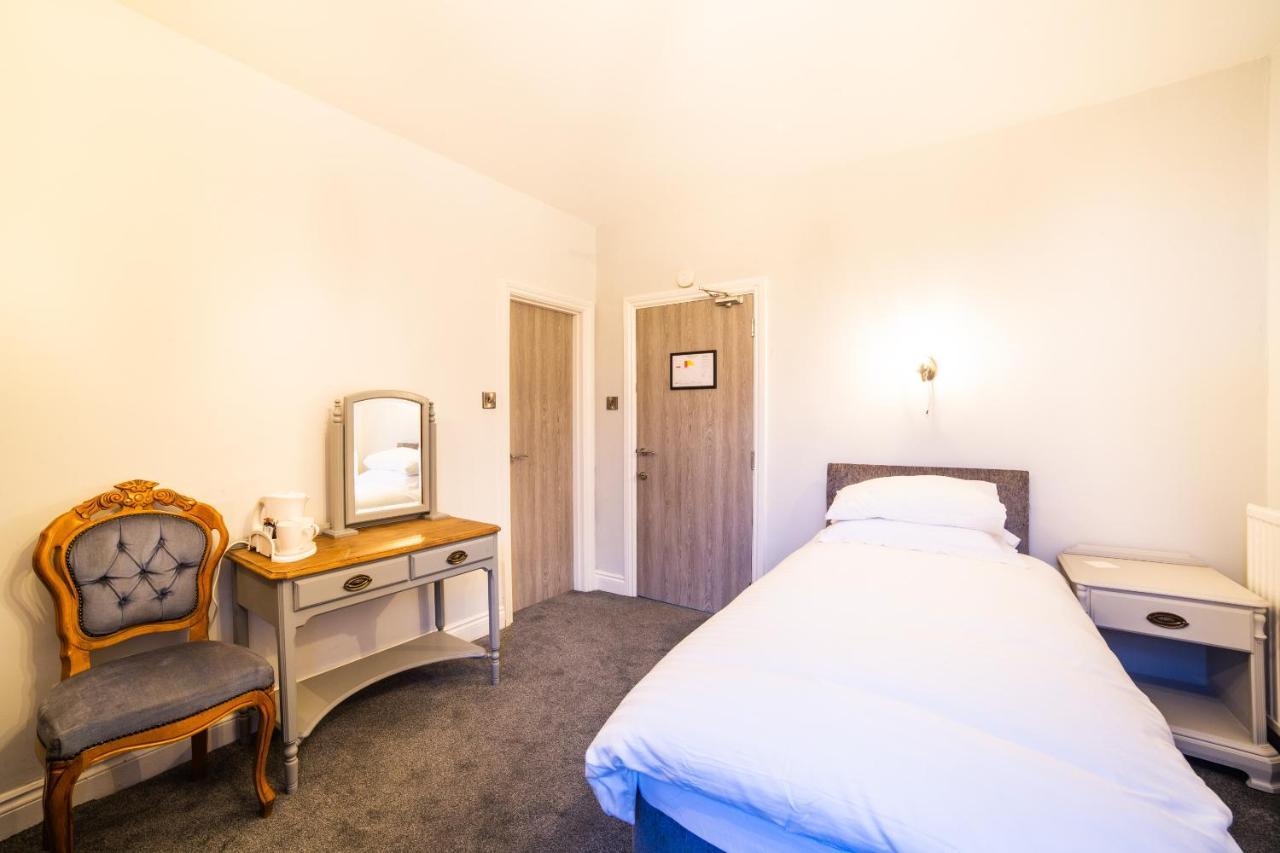 Churchill'S Hotel Wombwell Екстер'єр фото
